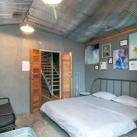 Zhelter'Bkk Hostel